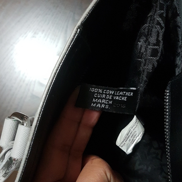 DKNY Bryant Large Tote Handbag - Picture 14 of 16